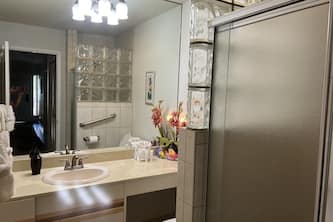 Amazing condo with pools and hotub across from the beach