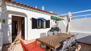 This balcony has a meal area and a BBQ grill, making it perfect to enjoy meals outside
#balcony #sunny #BBQ #algarve #portugal