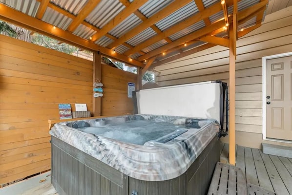 Melt away in this Jacuzzi while gazing into the Grants Pass mountainous scenery