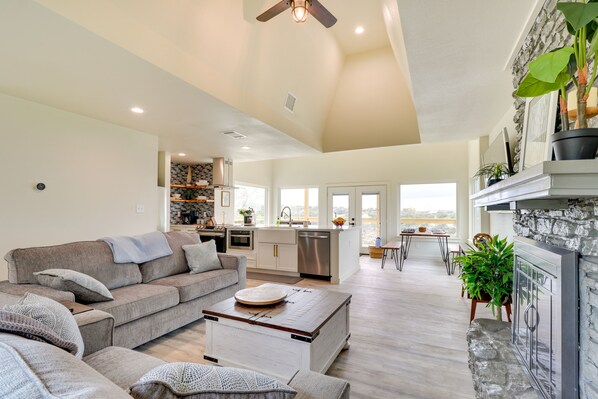Burnet Vacation Rental | 2BR | 1.5BA | 1,320 Sq Ft | Step-Free Access
