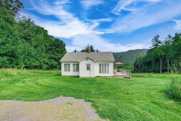 Hawley Vacation Rental | 1BR | 1BA | 738 Sq Ft | 4 Steps to Enter