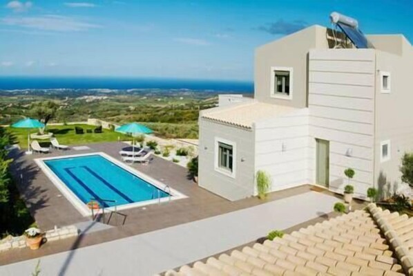 Villa Horizon - Family Villa Crete island - Pool Area - Panoramic Sea Views