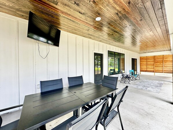 Outdoor dining