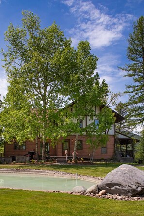 Mountain Byrd Retreat (front of house)