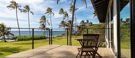 Large Deck with panoramic ocean view