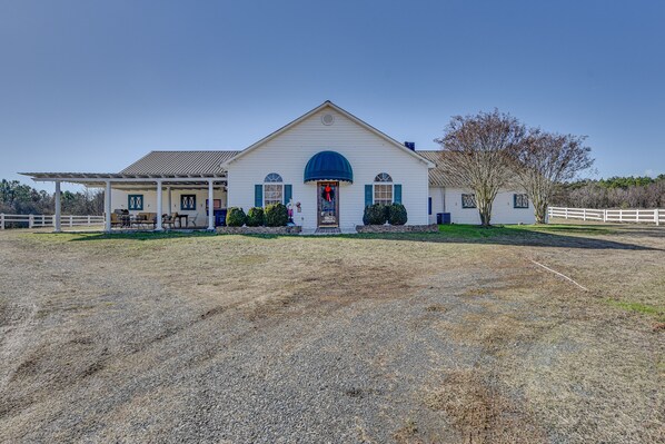 Wadesboro Vacation Rental | 2BR | 2BA | 1,200 Sq Ft | 1 Step for Entry