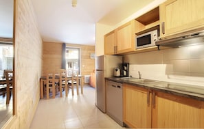 Prepare simple meals in the functional kitchenette and enjoy them around the dining table with comfortable seating for everyone