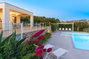 Autumn, Balcony / Terrace / Patio, Building Exterior, Outdoor, Pool, Scenic View, Spring, Summer