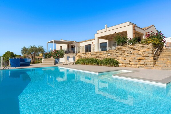 Autumn, Balcony / Terrace / Patio, Building Exterior, Outdoor, Pool, Spring, Summer