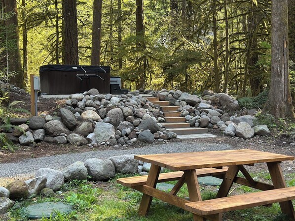 Nature's dining room is open for business! Picnic seating for 6