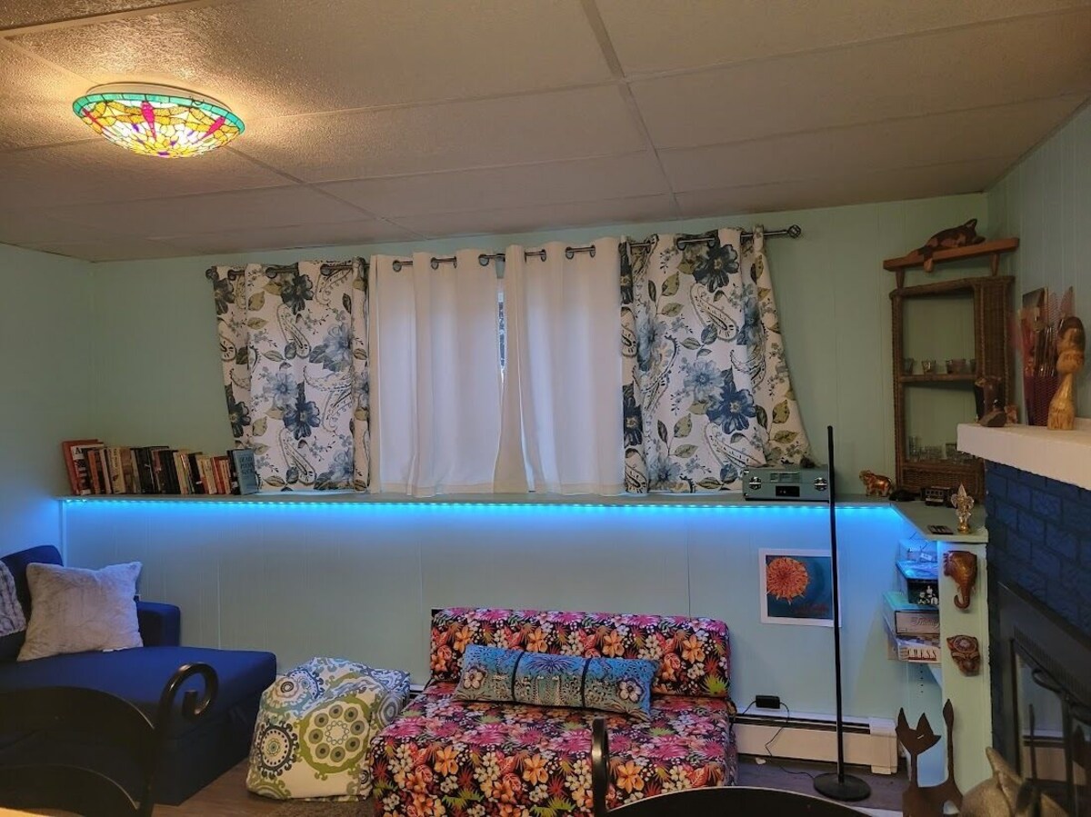 Key West inspired 1BR/1BA walking distance to historic downtown Mystic
