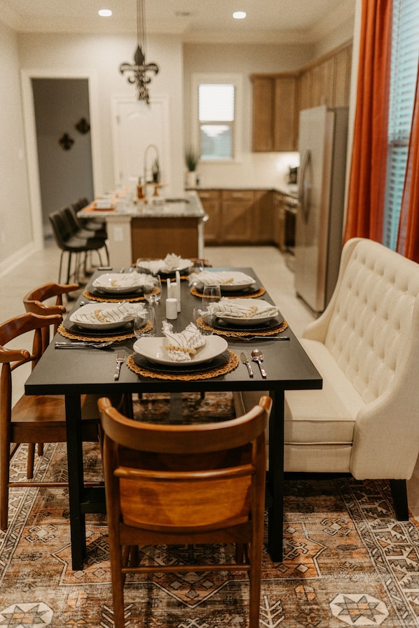 The dining room allows a more formal setting for up to 6 guests. 