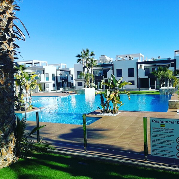 Swimming pool
