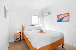 Exquisite Bedroom of the Apartment in Noord Aruba - Comfortable bed, perfect for relaxation - Bedroom with a cozy ambiance, blending comfort and aesthetics - Air conditioning