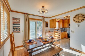 Dining Area | Dishware/Flatware Provided