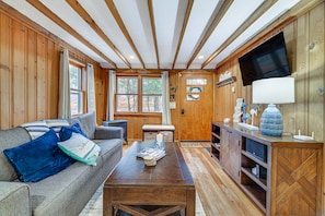 Living Room | Queen Futon | Smart TV | Window A/C Units | Electric Heating