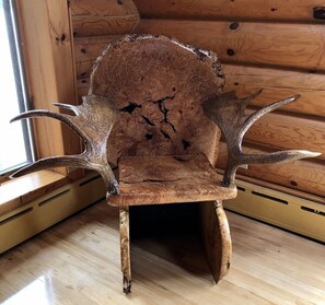 Beautiful burlwood moose antler thrown. Don't forget a selfie!