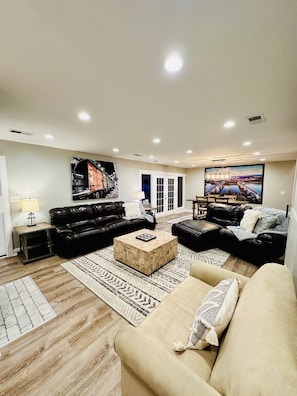 Living Room
(Cream chair folds out into a twin bed for additional sleeping)