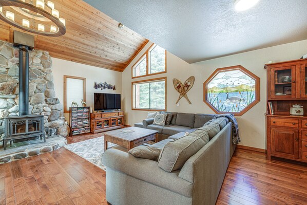 Truckee Vacation Rental | 3BR | 2BA | 1,993 Sq Ft | Steps Required to Enter