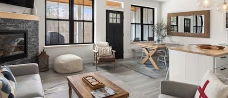 Pristine Brand New townhome Amazing Stowe Location (799)
