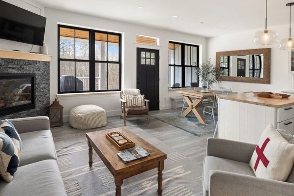 Pristine Brand New townhome Amazing Stowe Location (799)
