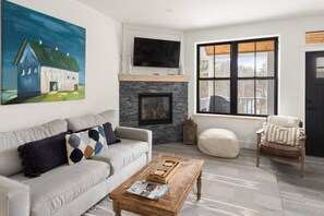 Pristine Brand New townhome Amazing Stowe Location (801)