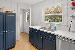 Stylish four bedroom close to Main street Stowe (98)