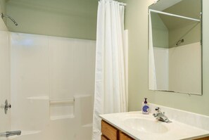 Expansive Stowe home, amazing location and hot tub (948)