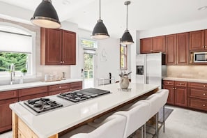 NEW! Expansive Luxury Home in the Heart of Stowe (674)