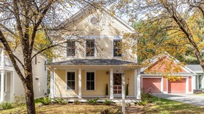 New! Chic 3-Bedroom Retreat in the Heart of Stowe (2512)