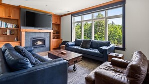 Stunning Trapp Lodge Townhouse, Brand New in Stowe (3919)