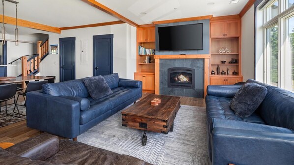 Stunning Trapp Lodge Townhouse, Brand New in Stowe (3918)