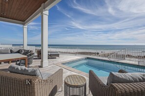 Pool and Entertainment Deck