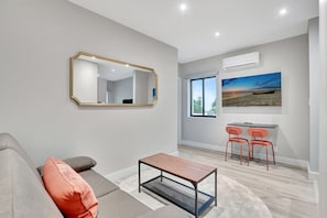 Cozy corners and endless possibilities: This living room invites you to curl up with a book, catch up with friends, or simply enjoy the view.