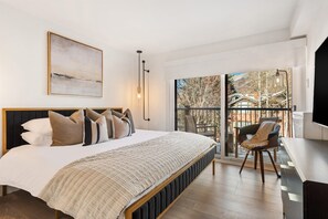Second bedroom with king size bed and luxury linens that are professionally laundered and pressed