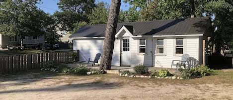 View from outside.  Bedrooms on the RHS, living room on LHS. 