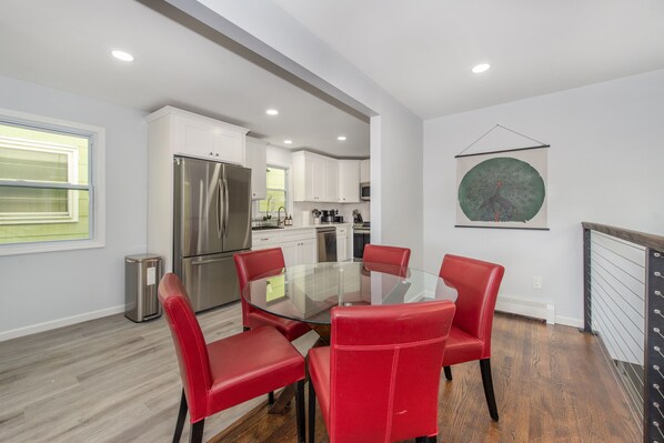 Modern Duplex- close to transit