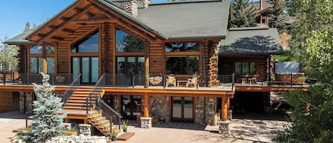 Welcome to Wild Blue Chalet