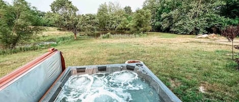 The hot tub was so relaxing and the view was perfect! -Magda