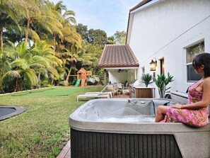 Outdoor spa tub