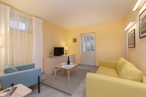 Living room 3