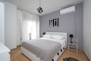 Schlafzimmer 1