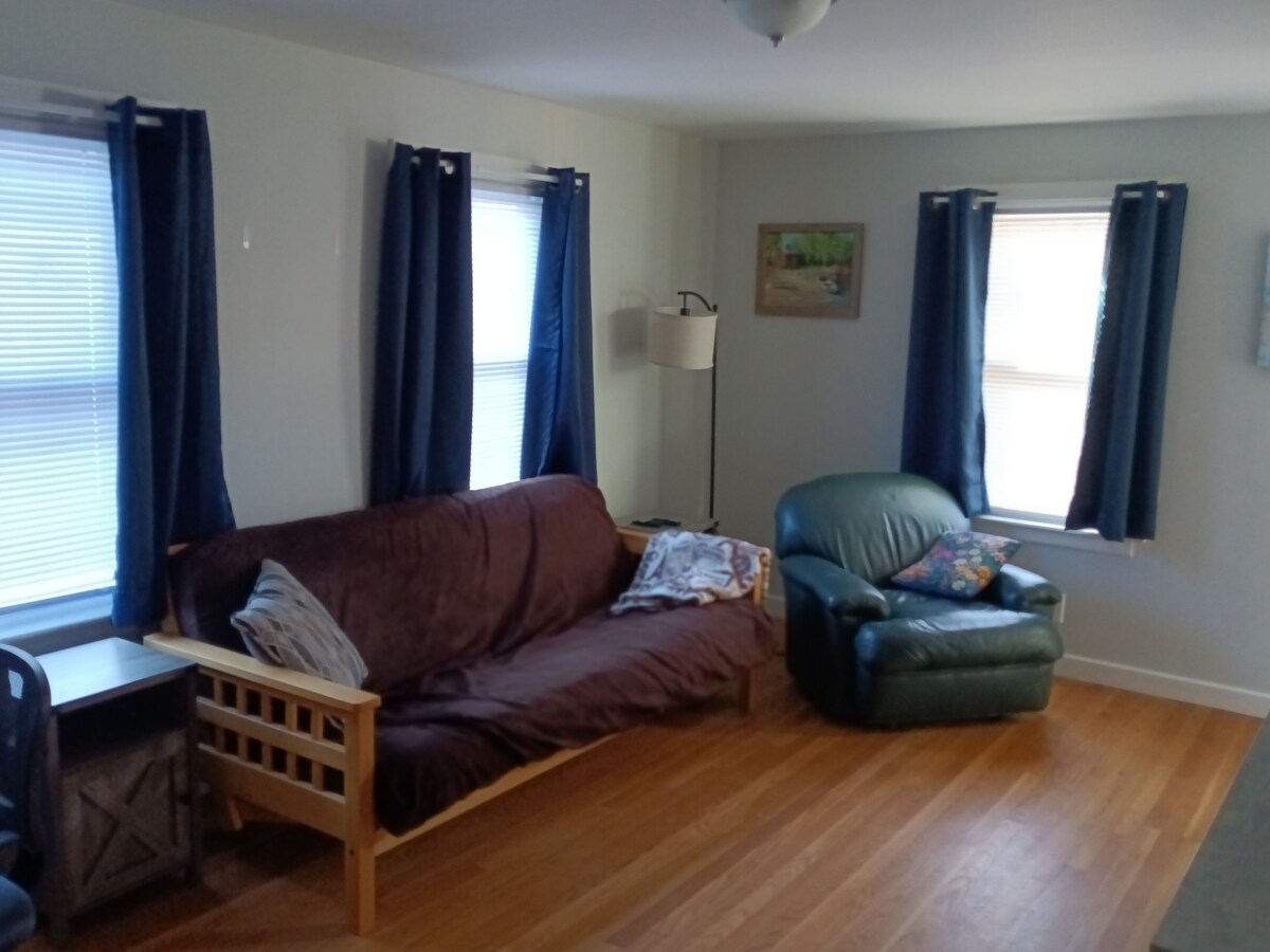 Cozy 2 bedroom between the beach and downtown