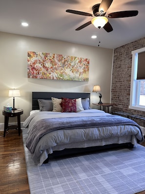 Super comfortable king size bed with 600 thread count sheets and yummy blankets.