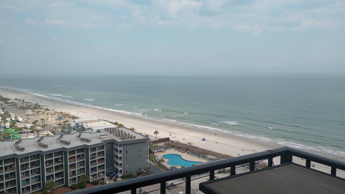 Oceanfront 2B/2B family sized condo