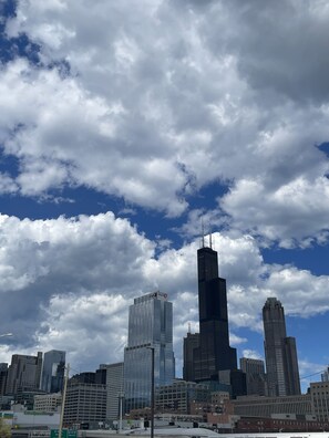 Right by the Chicago landmarks and iconic skyline 😍