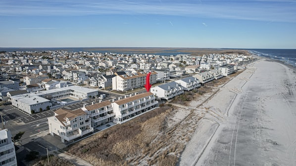 "Direct oceanfront"! 2-story condo features modern decor & elegance"!
