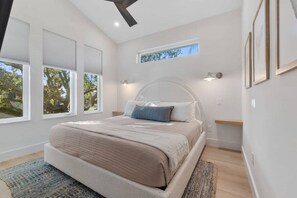 King bedroom #1 w/en-suite bath