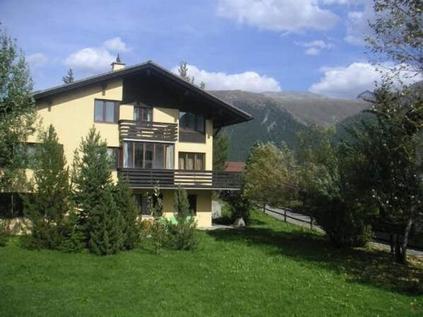 Exterior summer