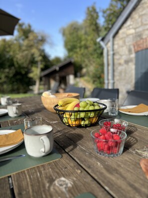 Outdoor dining